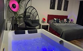 FiftyShades Apartmán s vířivkou